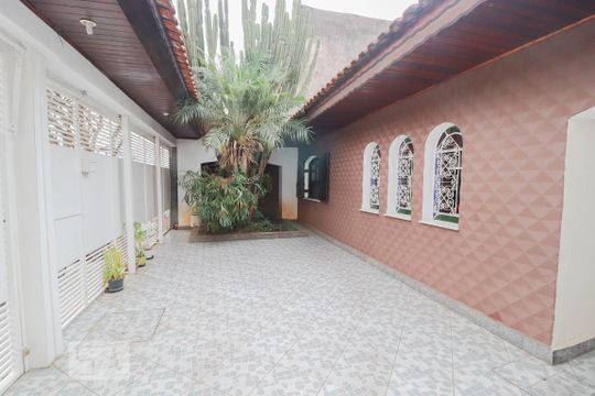 Garagem de casa à venda com 3 quartos, 250m² em Picanço, Guarulhos