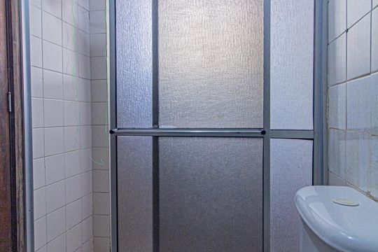 Banheiro do Quarto 1 de apartamento para alugar com 1 quarto, 40m² em Centro, Curitiba