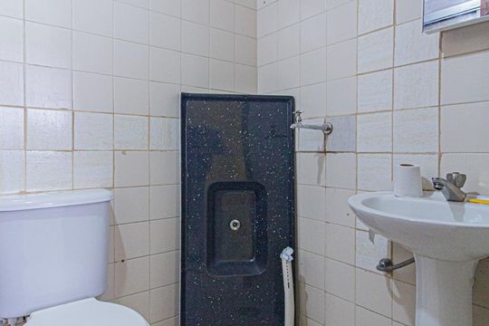 Banheiro do Quarto 1 de apartamento para alugar com 1 quarto, 40m² em Centro, Curitiba