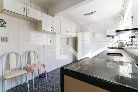 Cozinha de apartamento para alugar com 2 quartos, 67m² em Perdizes, São Paulo