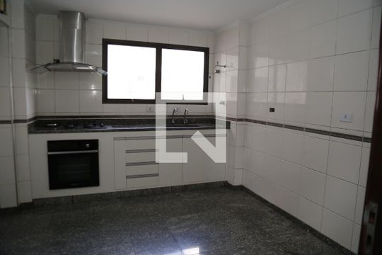 Cozinha de apartamento à venda com 4 quartos, 120m² em Vila São Vicente, São Paulo