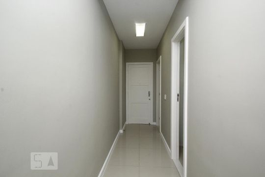 Corredor de kitnet/studio à venda com 1 quarto, 30m² em Centro, Rio de Janeiro