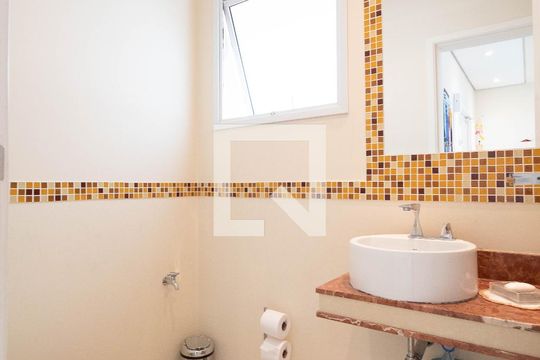 Lavabo de casa para alugar com 4 quartos, 378m² em Adalgisa, Osasco