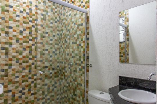 Banheiro de kitnet/studio para alugar com 1 quarto, 35m² em Cidade Mãe do Céu, São Paulo