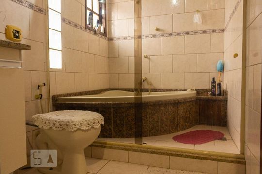 Banheiro da suíte de casa de condomínio para alugar com 5 quartos, 287m² em Campo Grande, Rio de Janeiro