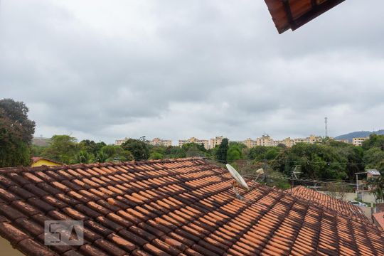 Vista da suíte de casa de condomínio para alugar com 5 quartos, 287m² em Campo Grande, Rio de Janeiro