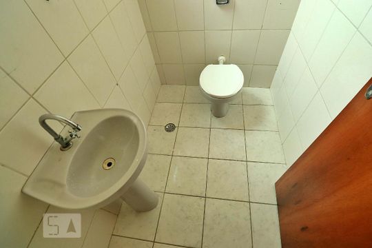 Banheiro de apartamento para alugar com 2 quartos, 45m² em Utinga, Santo André