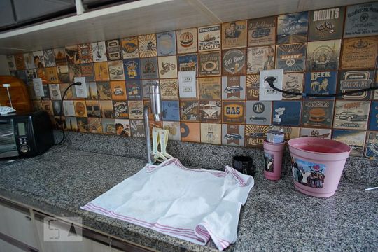 Cozinha de casa de condomínio à venda com 2 quartos, 68m² em Mato Grande, Canoas