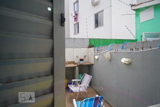 Quarto 1 - Vista de casa de condomínio à venda com 2 quartos, 68m² em Mato Grande, Canoas