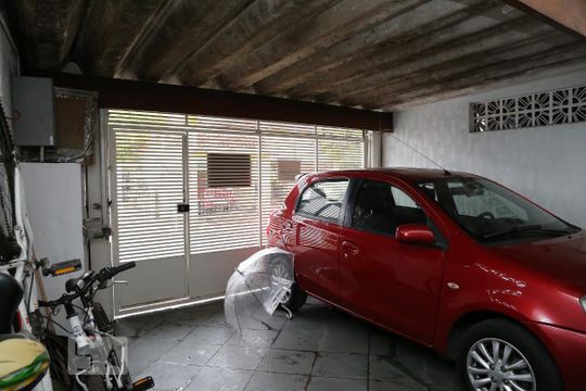 Garagem de casa à venda com 3 quartos, 130m² em Jardim Monte Alegre, Taboão da Serra