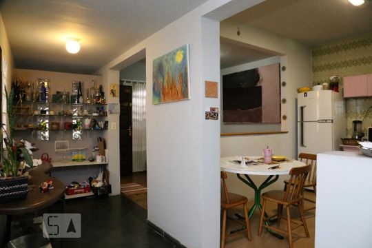 Corredor de casa à venda com 3 quartos, 130m² em Jardim Monte Alegre, Taboão da Serra