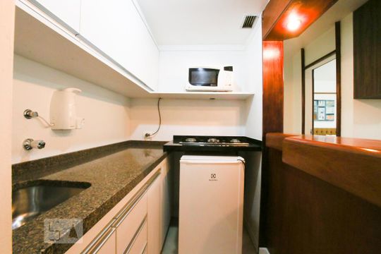 Cozinha de apartamento para alugar com 1 quarto, 62m² em Itaim Bibi, São Paulo