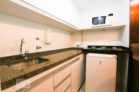 Cozinha de apartamento para alugar com 1 quarto, 62m² em Itaim Bibi, São Paulo