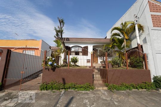 Fachada de casa à venda com 3 quartos, 300m² em Vila Graciosa, São Paulo