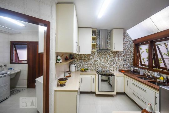 Cozinha de casa de condomínio à venda com 3 quartos, 280m² em Jardim Morumbi, São Paulo