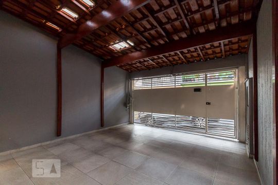 Garagem de casa para alugar com 2 quartos, 102m² em Jardim Bela Vista, Guarulhos