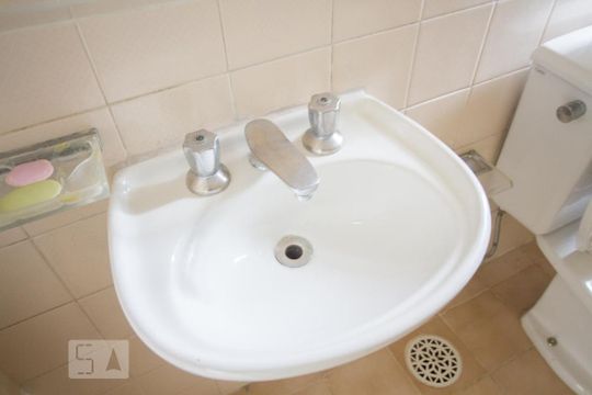 Detalhe Banheiro de apartamento para alugar com 2 quartos, 65m² em Campo Belo, São Paulo