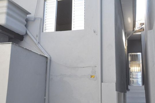 Fachada posterior de casa para alugar com 2 quartos, 100m² em Quinta da Paineira, São Paulo