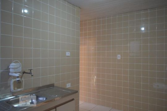 Cozinha de casa para alugar com 2 quartos, 100m² em Quinta da Paineira, São Paulo