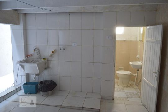 Área de serviço de casa para alugar com 2 quartos, 100m² em Quinta da Paineira, São Paulo
