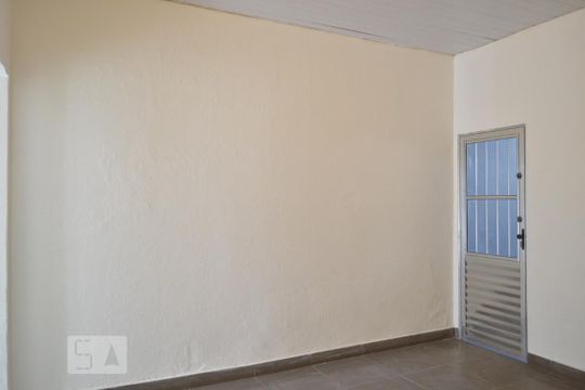 Sala de casa para alugar com 2 quartos, 100m² em Quinta da Paineira, São Paulo
