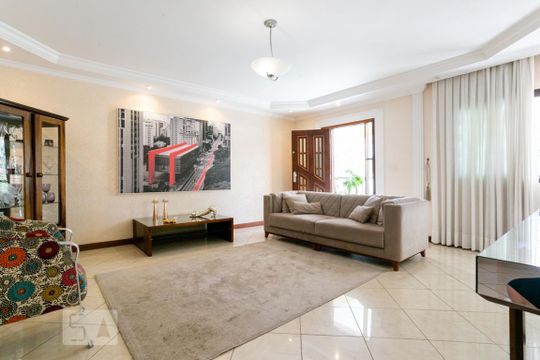 Casa para alugar com 5 quartos, 610m² em City América, São Paulo
