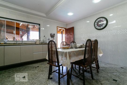 Cozinha de casa para alugar com 5 quartos, 610m² em City América, São Paulo
