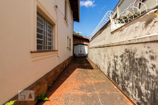 Garagem de casa à venda com 4 quartos, 300m² em Moema, São Paulo