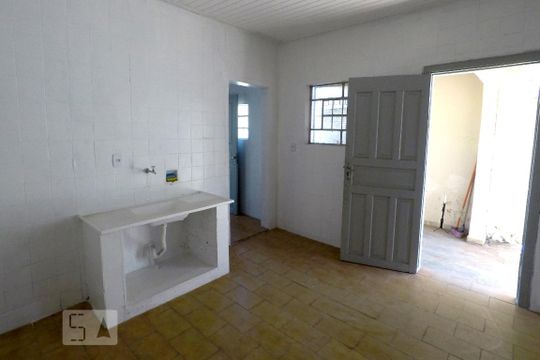 Cozinha de casa para alugar com 1 quarto, 70m² em Vila Guarani (zona Sul), São Paulo