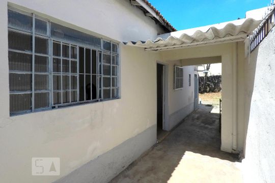 Entrada Lateral de casa para alugar com 1 quarto, 70m² em Vila Guarani (zona Sul), São Paulo
