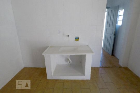 Cozinha de casa para alugar com 1 quarto, 70m² em Vila Guarani (zona Sul), São Paulo