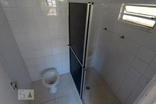 Banheiro de casa para alugar com 2 quartos, 70m² em Vila Guarani (zona Sul), São Paulo