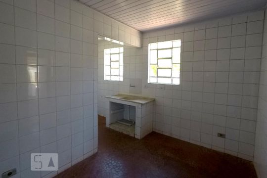 Cozinha de casa para alugar com 2 quartos, 70m² em Vila Guarani (zona Sul), São Paulo