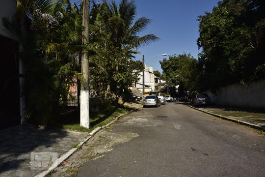 Fachada do imóvel de casa de condomínio para alugar com 3 quartos, 250m² em Freguesia de Jacarepaguá, Rio de Janeiro