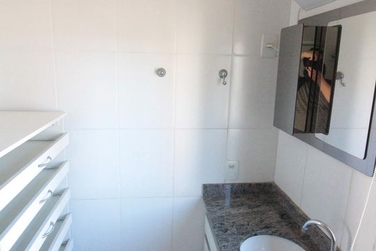 Banheiro da Suíte de apartamento para alugar com 2 quartos, 115m² em Anhangabaú, Jundiaí