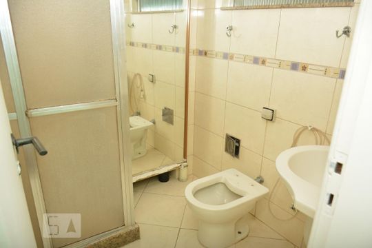 Banheiro da suite de apartamento à venda com 4 quartos, 136m² em Jardim Guanabara, Rio de Janeiro