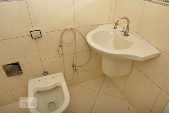 Banheiro da suite de apartamento à venda com 4 quartos, 136m² em Jardim Guanabara, Rio de Janeiro