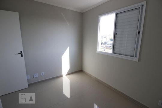 Quarto 2 de apartamento para alugar com 2 quartos, 50m² em Jardim Limoeiro, São Paulo