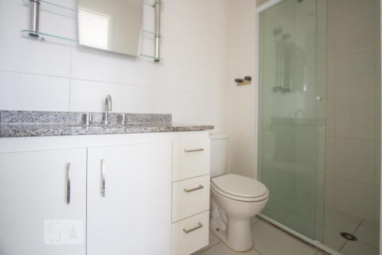 Banheiro de kitnet/studio para alugar com 1 quarto, 31m² em Jardim Novo Santo Amaro, São Paulo