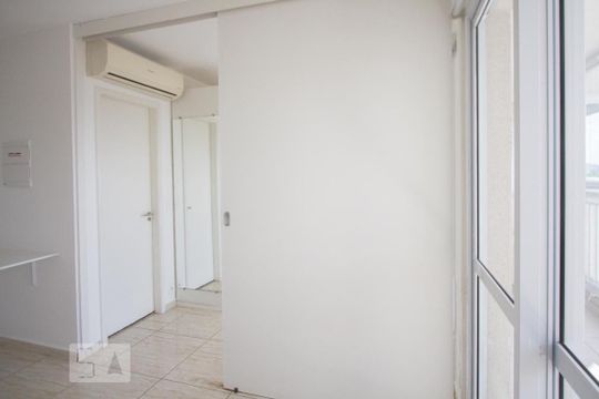 Sala de kitnet/studio para alugar com 1 quarto, 31m² em Jardim Novo Santo Amaro, São Paulo