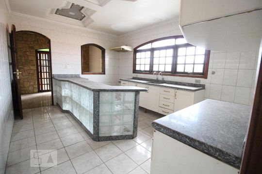 Cozinha de casa à venda com 3 quartos, 200m² em Vila Libanesa, São Paulo