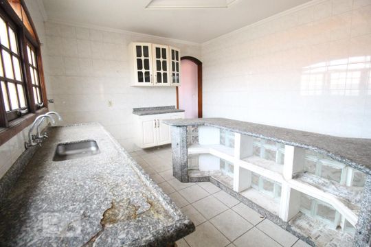 Cozinha de casa à venda com 3 quartos, 200m² em Vila Libanesa, São Paulo
