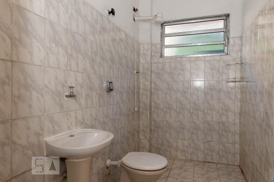 Banheiro de casa para alugar com 1 quarto, 45m² em Vila Santa Virginia, São Paulo