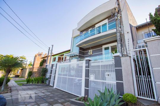 Fachada da Casa de casa à venda com 4 quartos, 362m² em Protásio Alves, Porto Alegre
