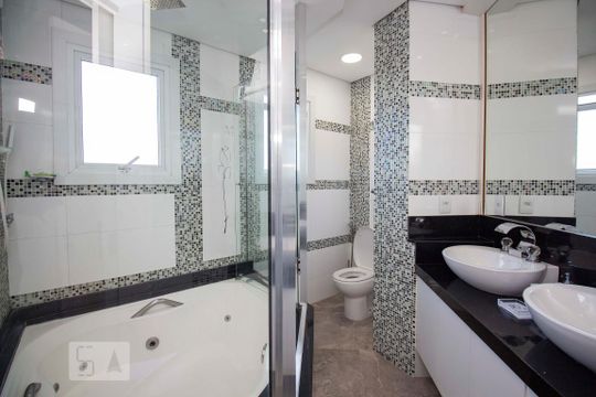 Banheiro da suíte de casa à venda com 4 quartos, 362m² em Protásio Alves, Porto Alegre