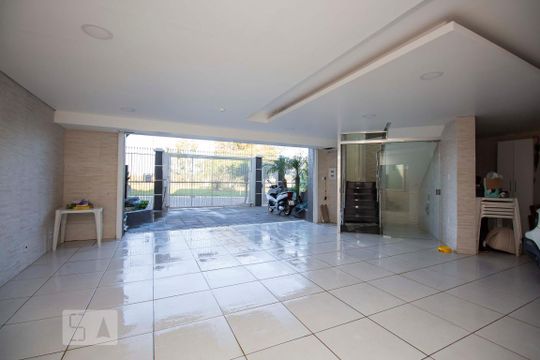 Garagem de casa à venda com 4 quartos, 362m² em Protásio Alves, Porto Alegre