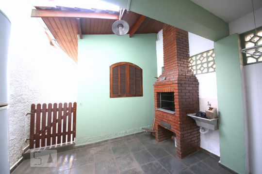 Fachada de casa à venda com 2 quartos, 150m² em Campininha, São Paulo