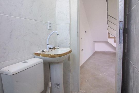 Banheiro de casa para alugar com 2 quartos, 70m² em Chácaras Santa Martha, Várzea Paulista