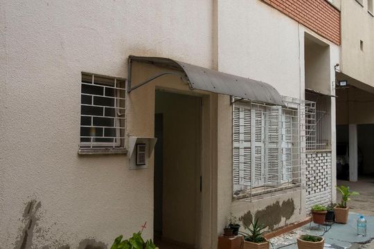 Entrada de apartamento à venda com 1 quarto, 42m² em Tristeza, Porto Alegre