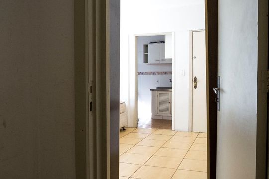 Sala/Quarto de kitnet/studio à venda com 1 quarto, 27m² em Partenon, Porto Alegre